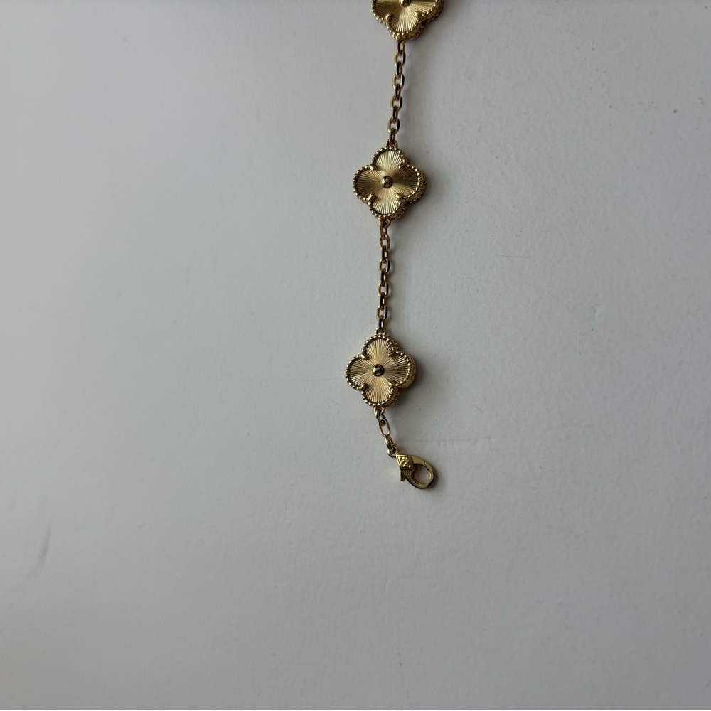 Gold Clover Bracelet | Dainty Minimal | Luxury Inspired | Everyday Jewelry - Picture 5 of 5